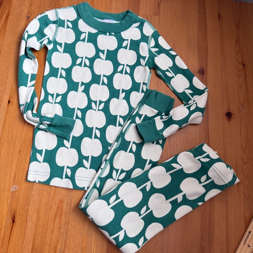 Hanna Andersson unisex Apple print cotton pajamas size 5 green long sleeve